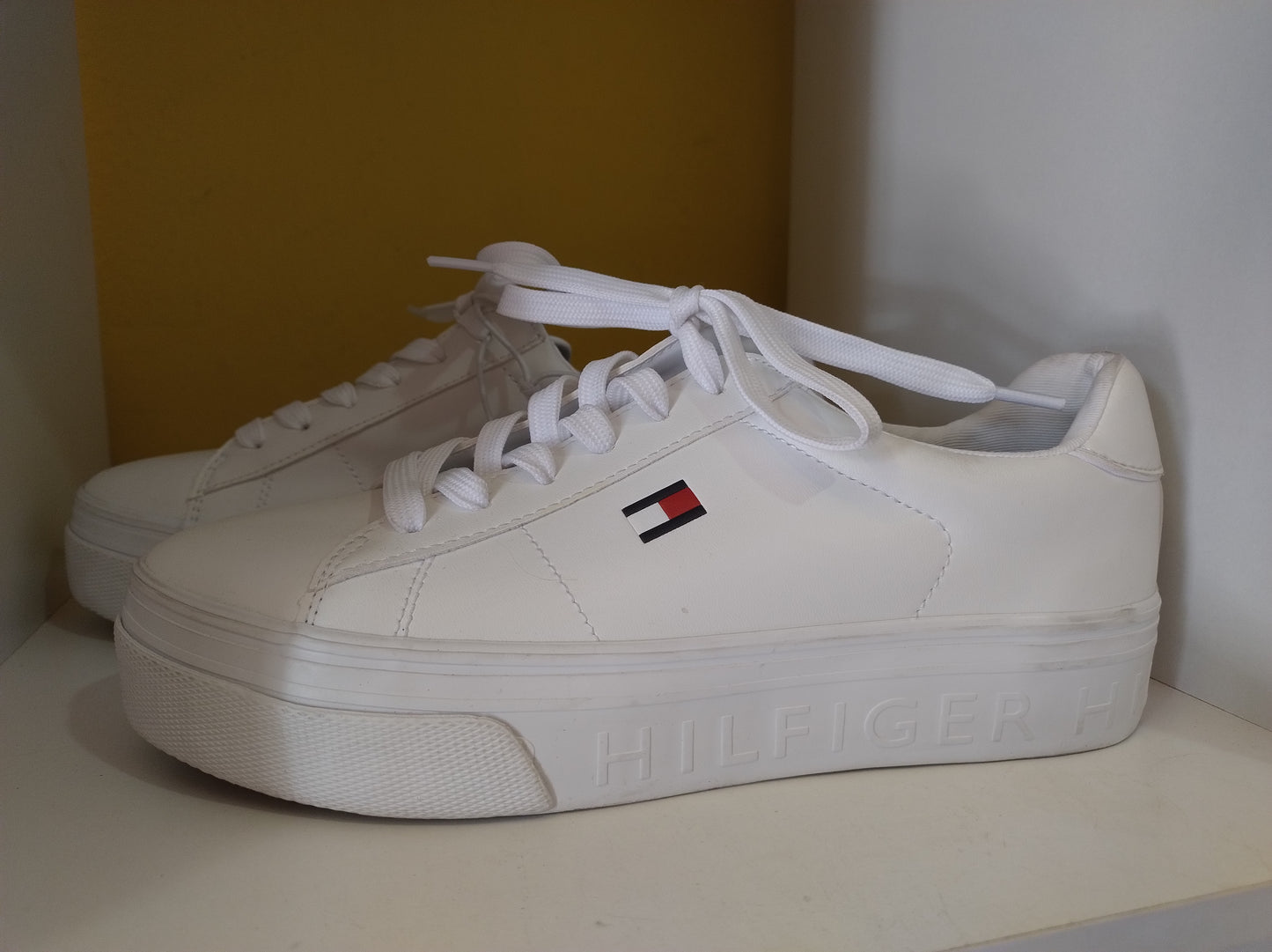 Tommy Hilfiger